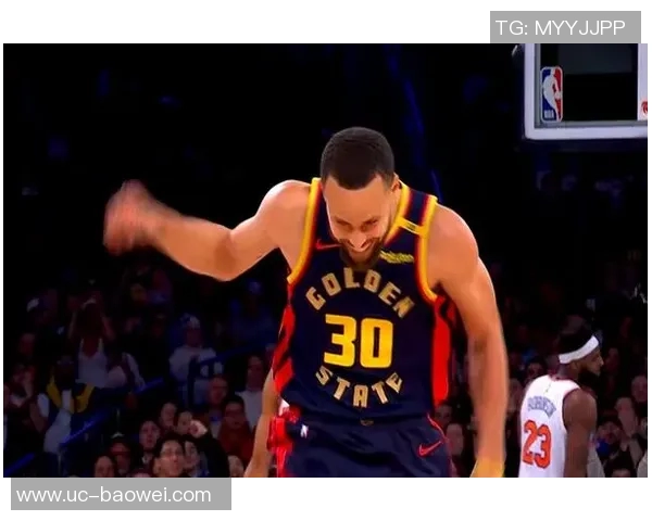 库里罚球失误引发观众欢呼随后命中并调侃现场气氛